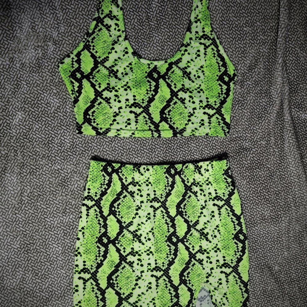 SHEIN Neon Green Snakeskin Print Two-Piece Set – Size Small